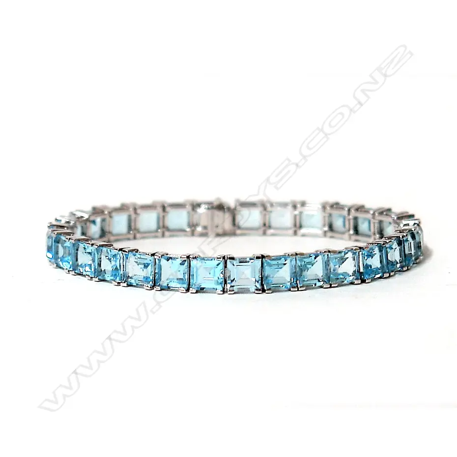 An 18ct. white gold and blue topaz bracelet Image 1++