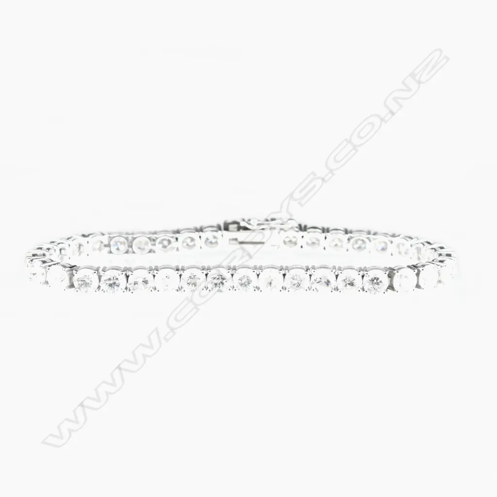 A 14ct. white gold diamond tennis bracelet Image 1++