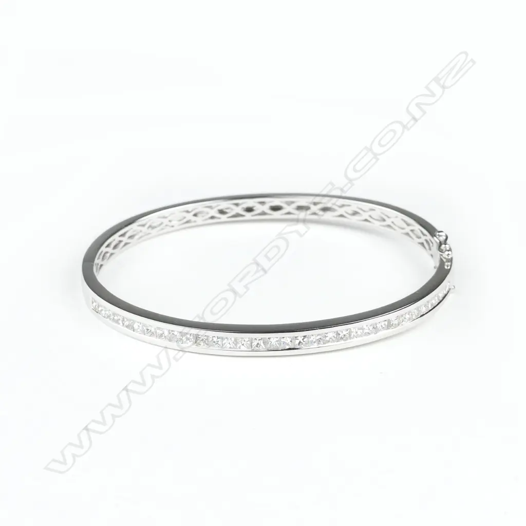 An 18ct. white gold and diamond bangle Image 1++