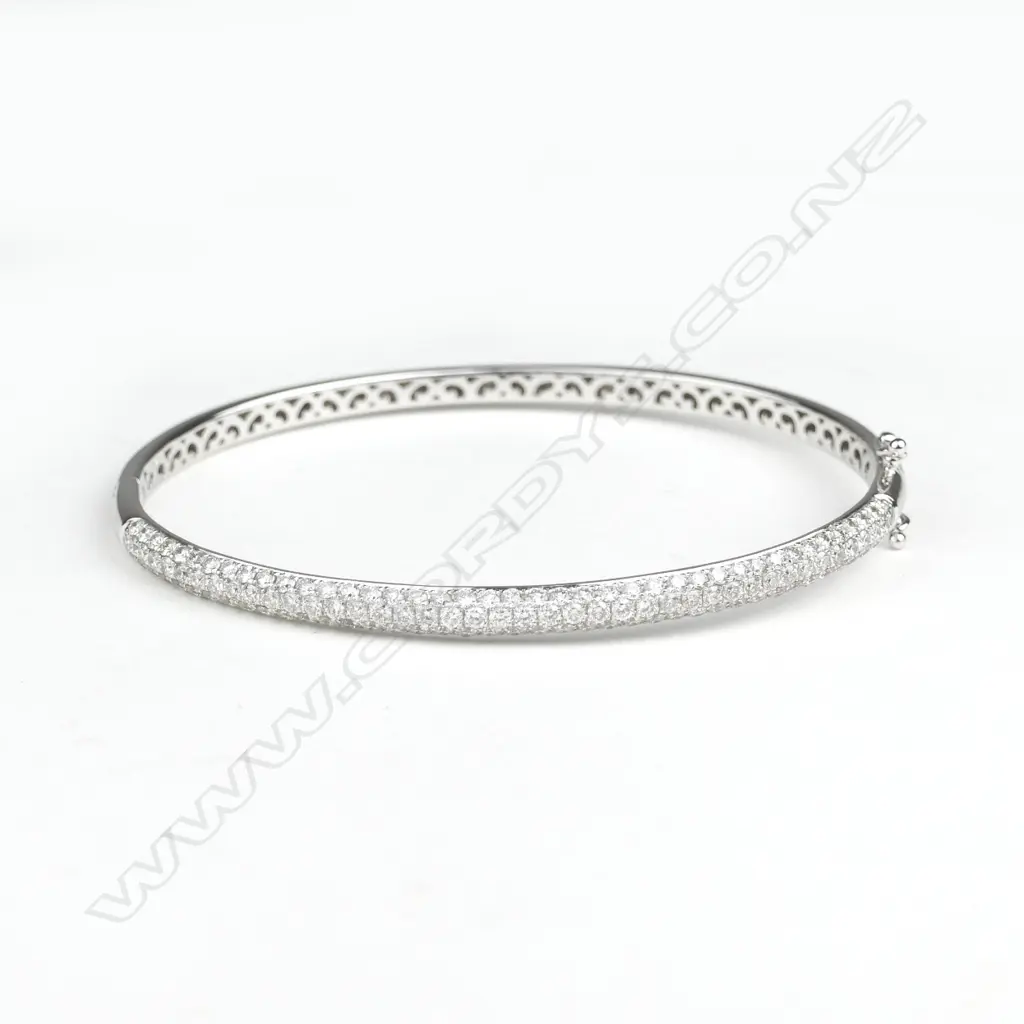 A lady's modern 18ct. white gold and diamond set traditional style bangle Image 1++