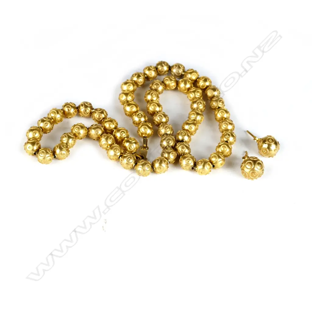 A 20ct yellow gold bead necklace and earrings Image 1++