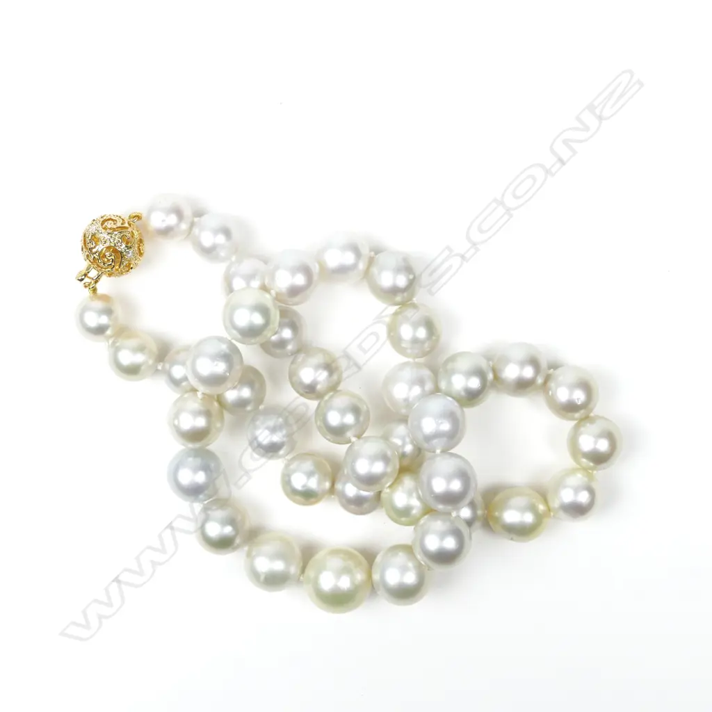 A South Sea pearl necklace Image 1++