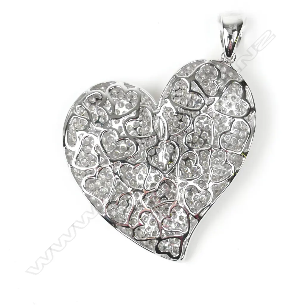 An 18ct. white gold diamond encrusted heart pendant Image 1++