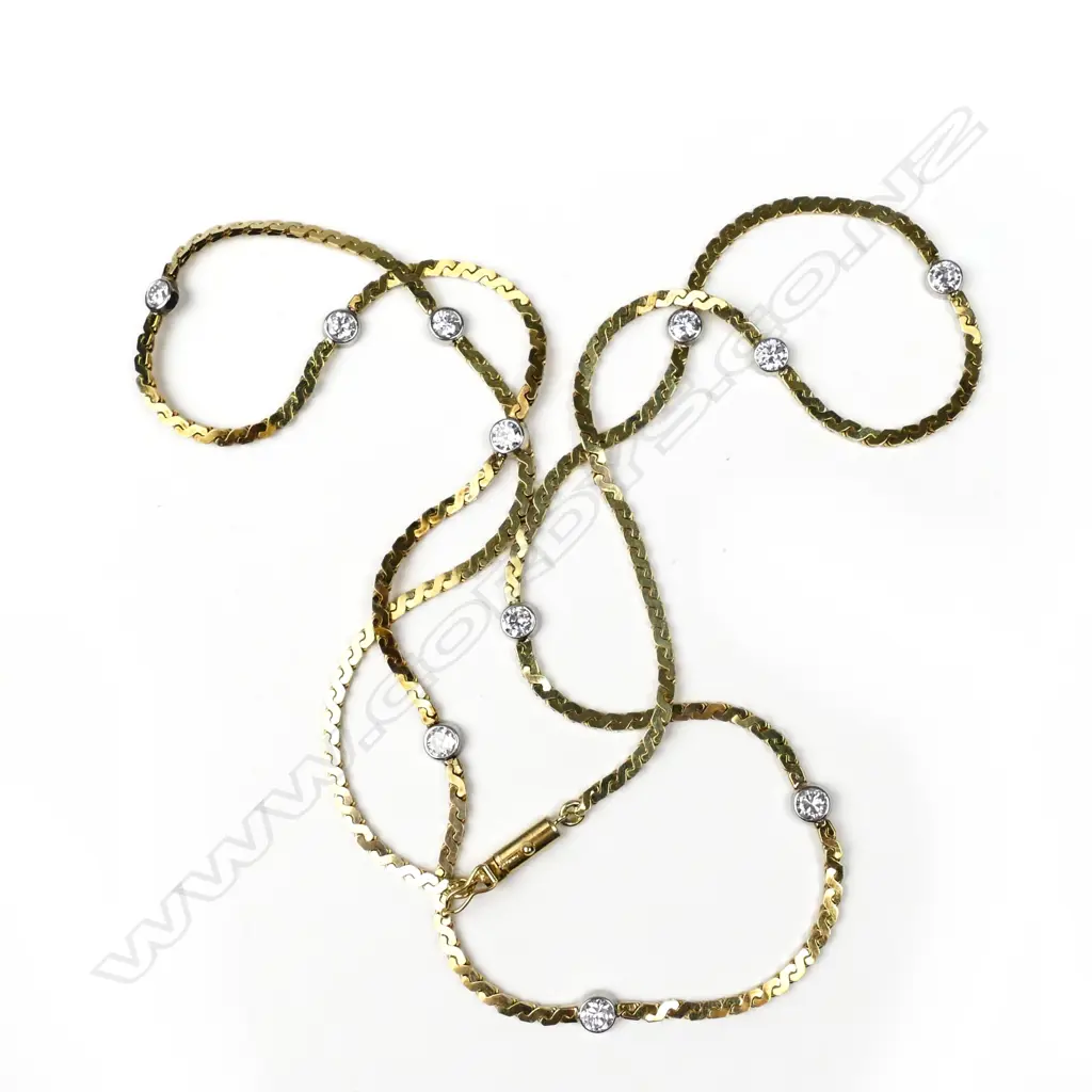 A vintage 14ct. yellow gold and 11 diamond set necklace Image 1++