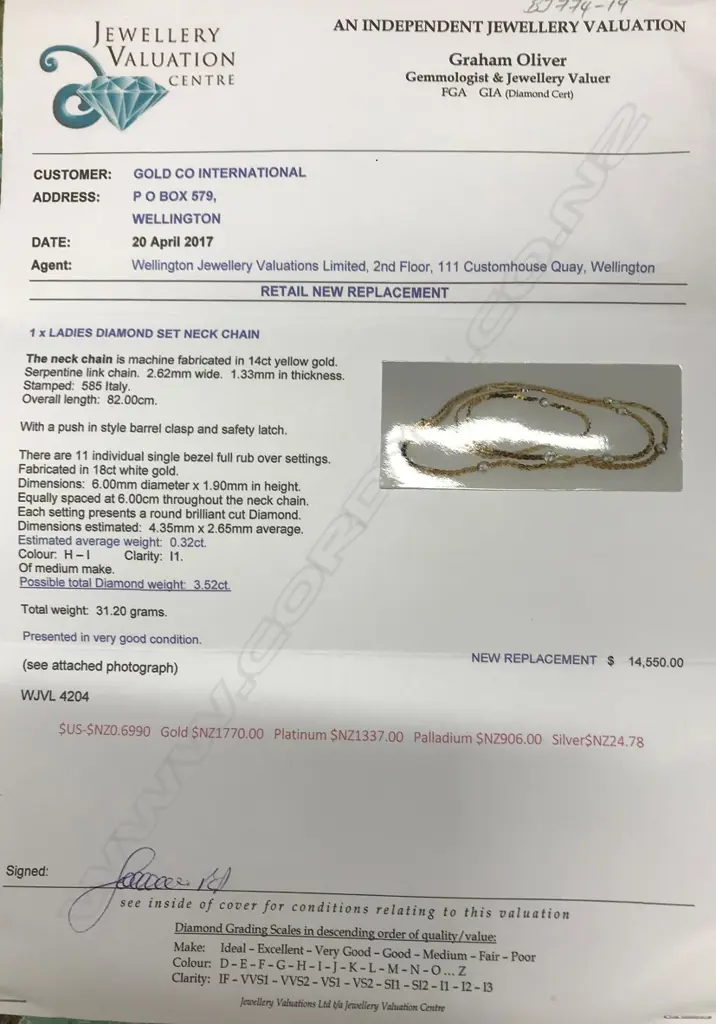 A vintage 14ct. yellow gold and 11 diamond set necklace Image 1++