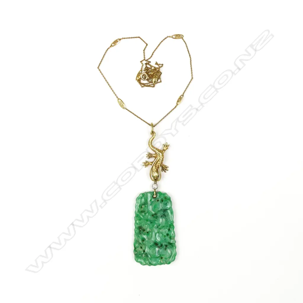 A vintage 9ct. yellow gold and jadeite pendant necklace Image 1++