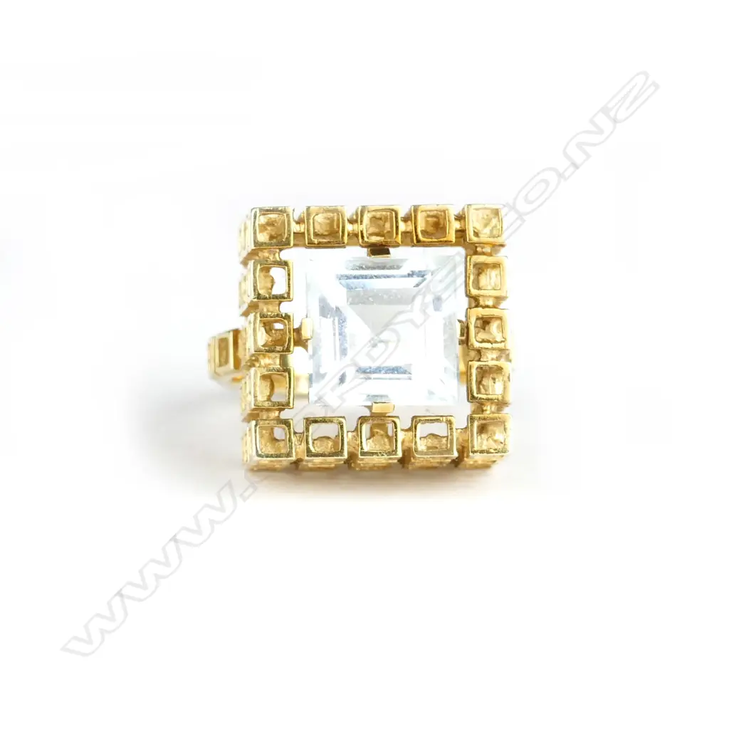 An unusual retro 14ct. gold and aquamarine ring Image 1++
