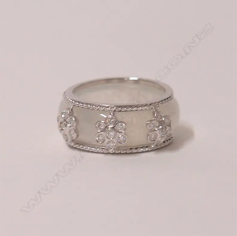 A lady's modern 18ct. yellow gold diamond and jade dress ring Image 1++