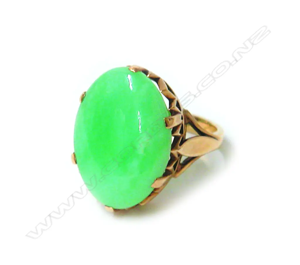 A vintage 9ct. substantial yellow gold and jadeite panel dress ring Image 1++