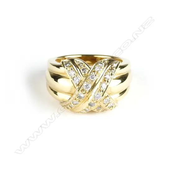 An 18ct. yellow gold Tiffany diamond ring