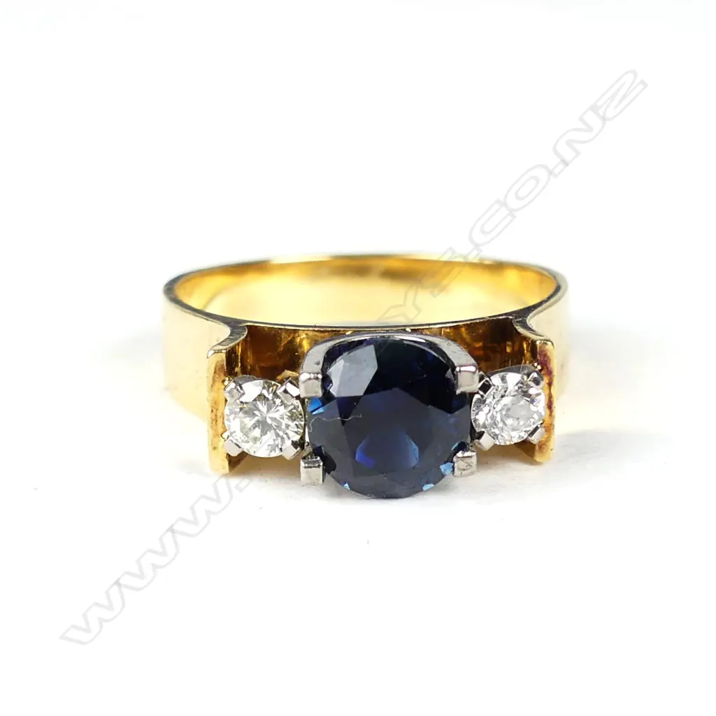 A lady's vintage 18ct. yellow and white gold sapphire and diamond dress ring Image 1++