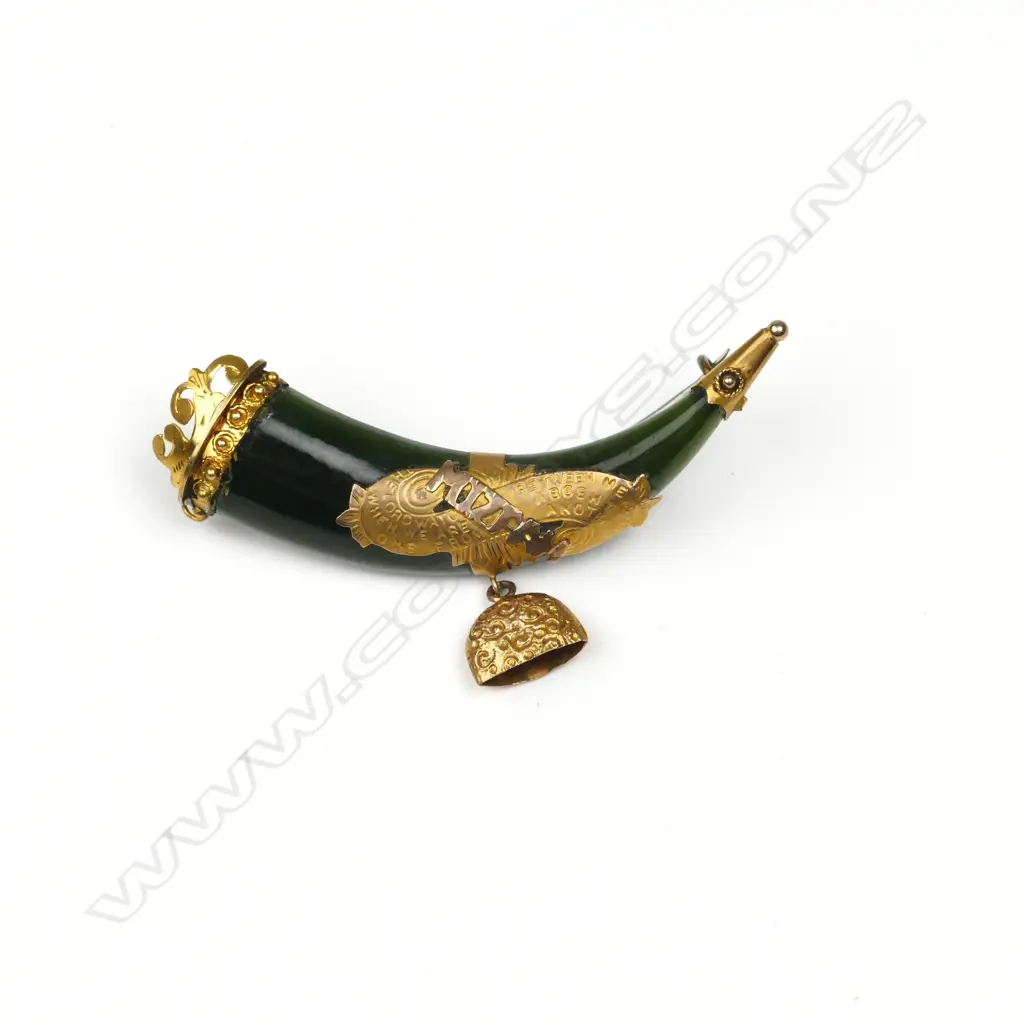 A c.1900 gilded 9ct. rose gold and nephrite Mizpah brooch Image 1++