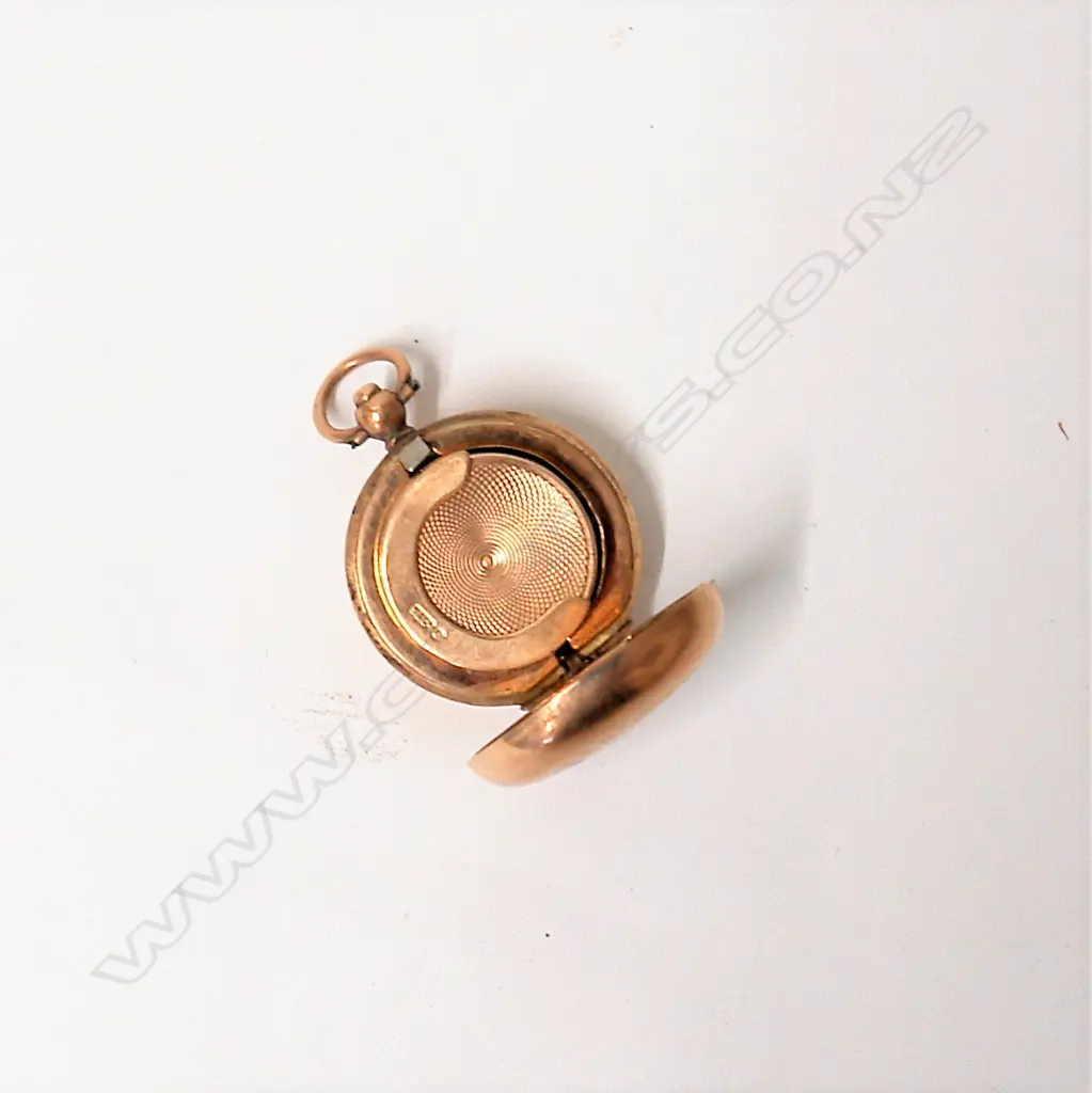 An early 20thC 9ct. rose gold sovereign case Image 1++