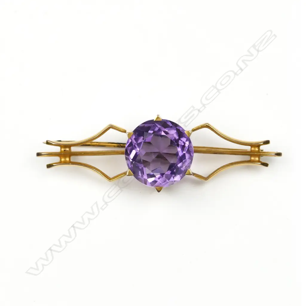 An early 20thC 9ct. yellow gold and amethyst brooch Image 1++