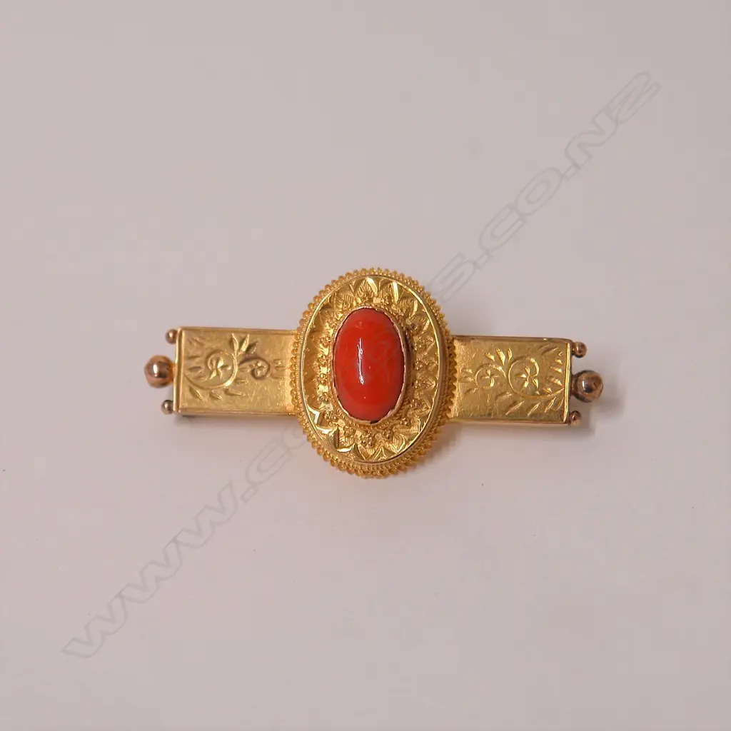 A late Victorian 15ct. yellow gold and coral brooch Image 1++
