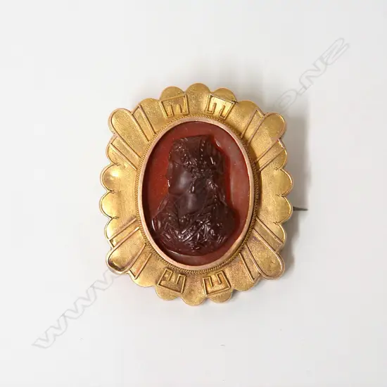 A late 19thC 15ct. yellow gold and portrait hardstone brooch