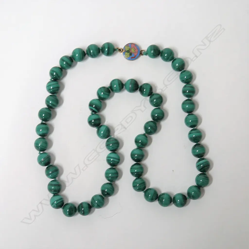 A vintage malachite bead necklace Image 1++