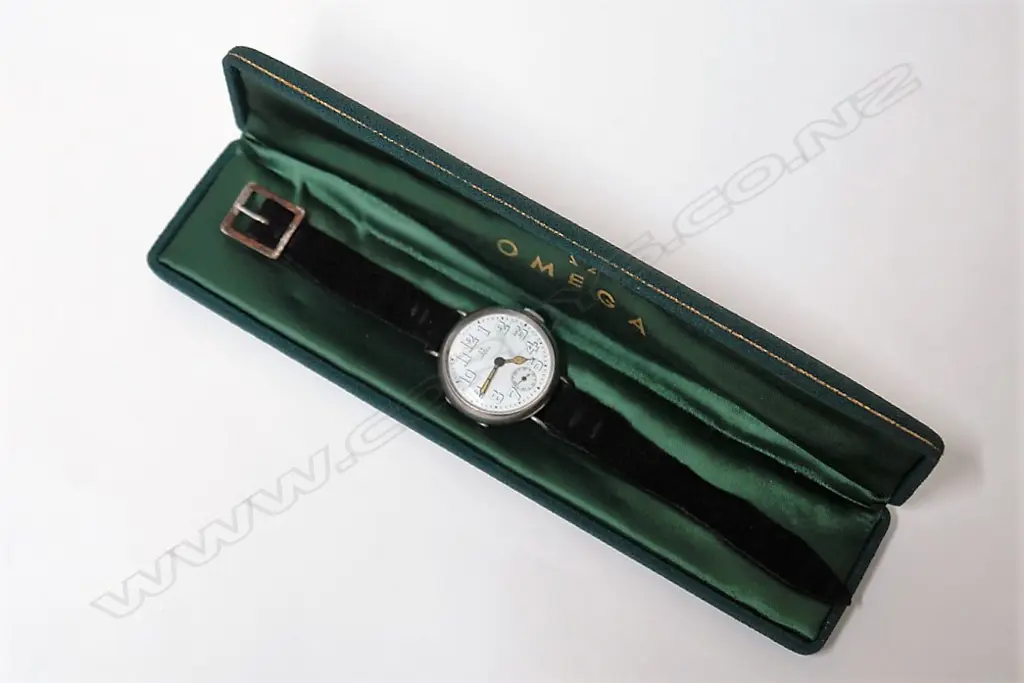 A WWI period Omega circular silver cased gentleman's wristwatch Image 1++