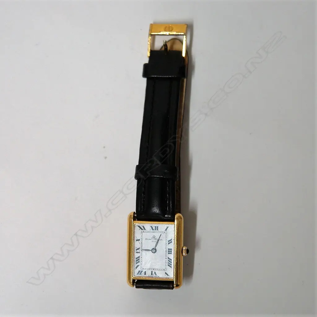 A vintage gent's Baume & Mercier 18ct. yellow gold tank wristwatch Image 1++