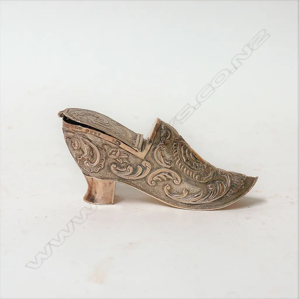 A late 19thC Dutch silver elegant shoe form snuff box Image 1++