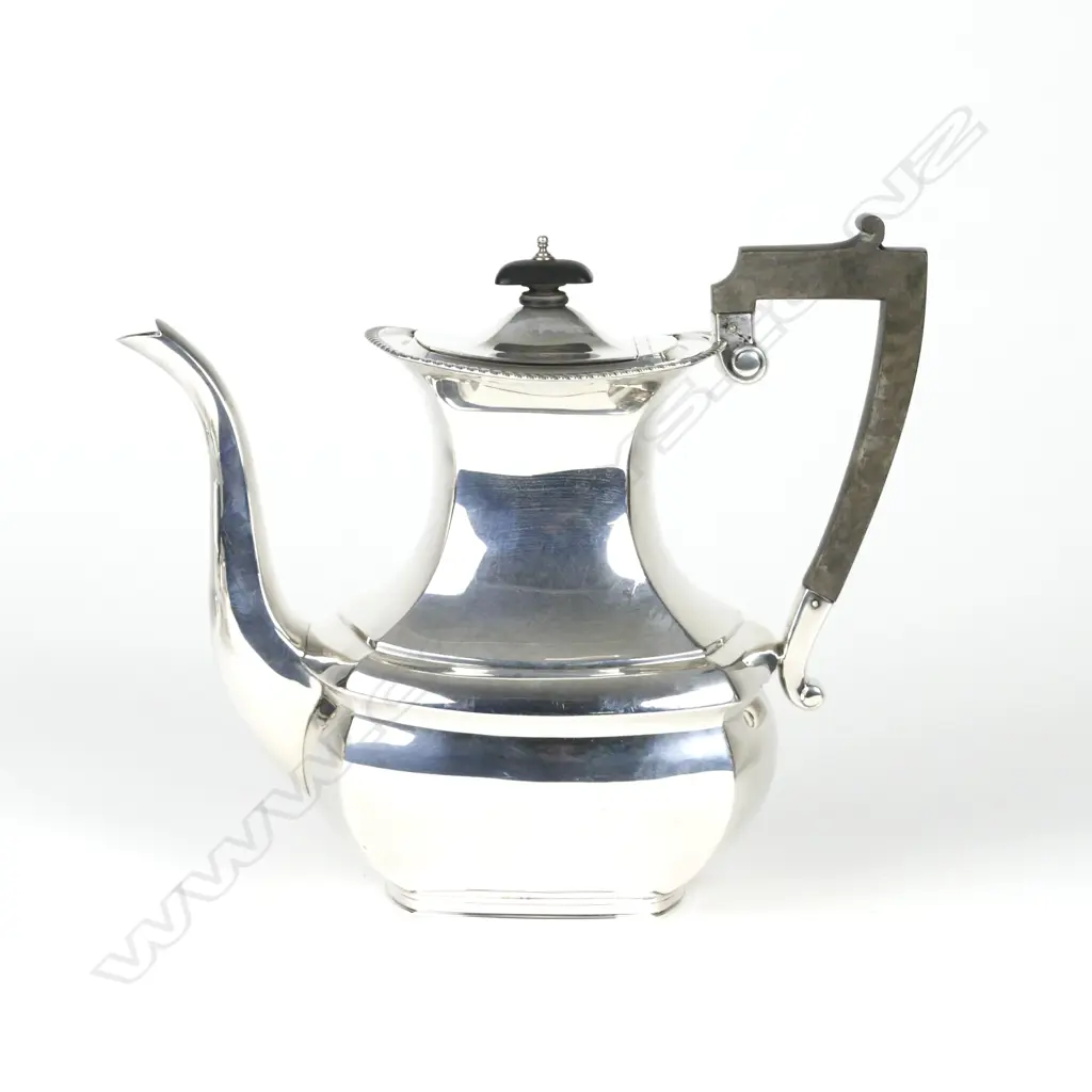 A George IV silver coffee pot Image 1++