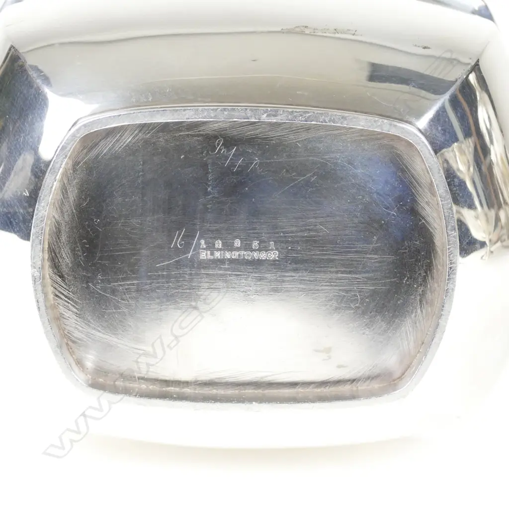 A George IV silver coffee pot Image 1++