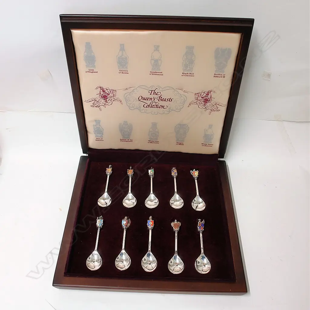 A boxed set of 10 silver 'The Queen's Beasts Collection' spoons Image 1++