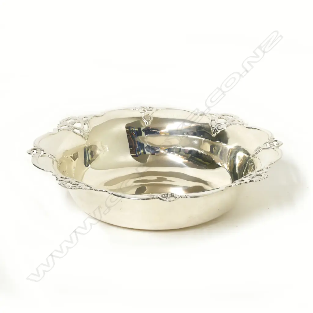 An early 1900s silver bowl Image 1++