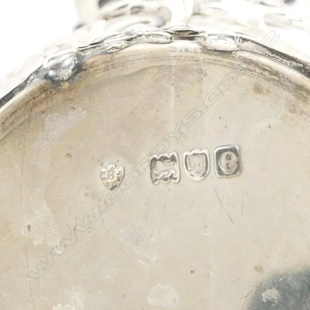 A pair of oval silver bowls Image 1++