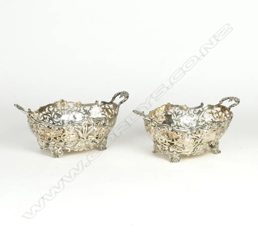 A pair of oval silver bowls Image 1++