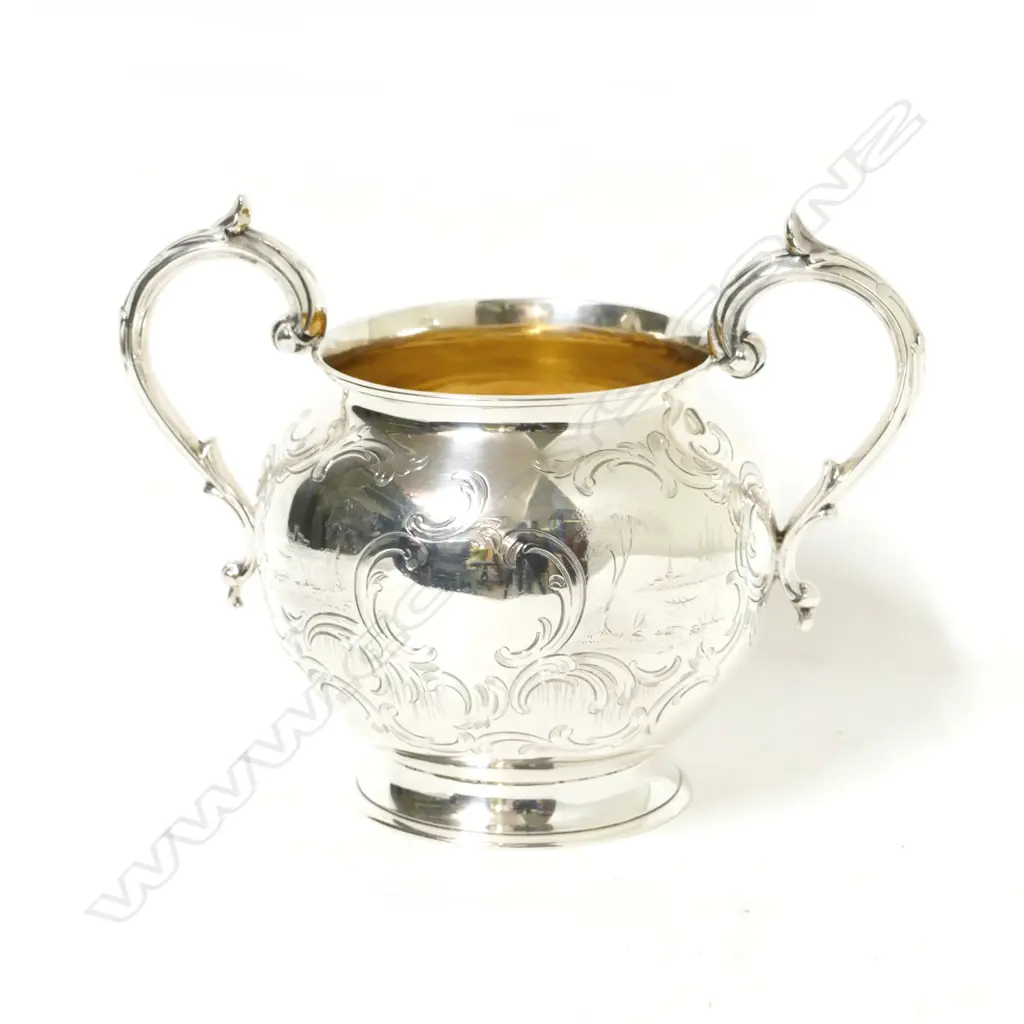 An early Victorian silver sugar bowl Image 1++