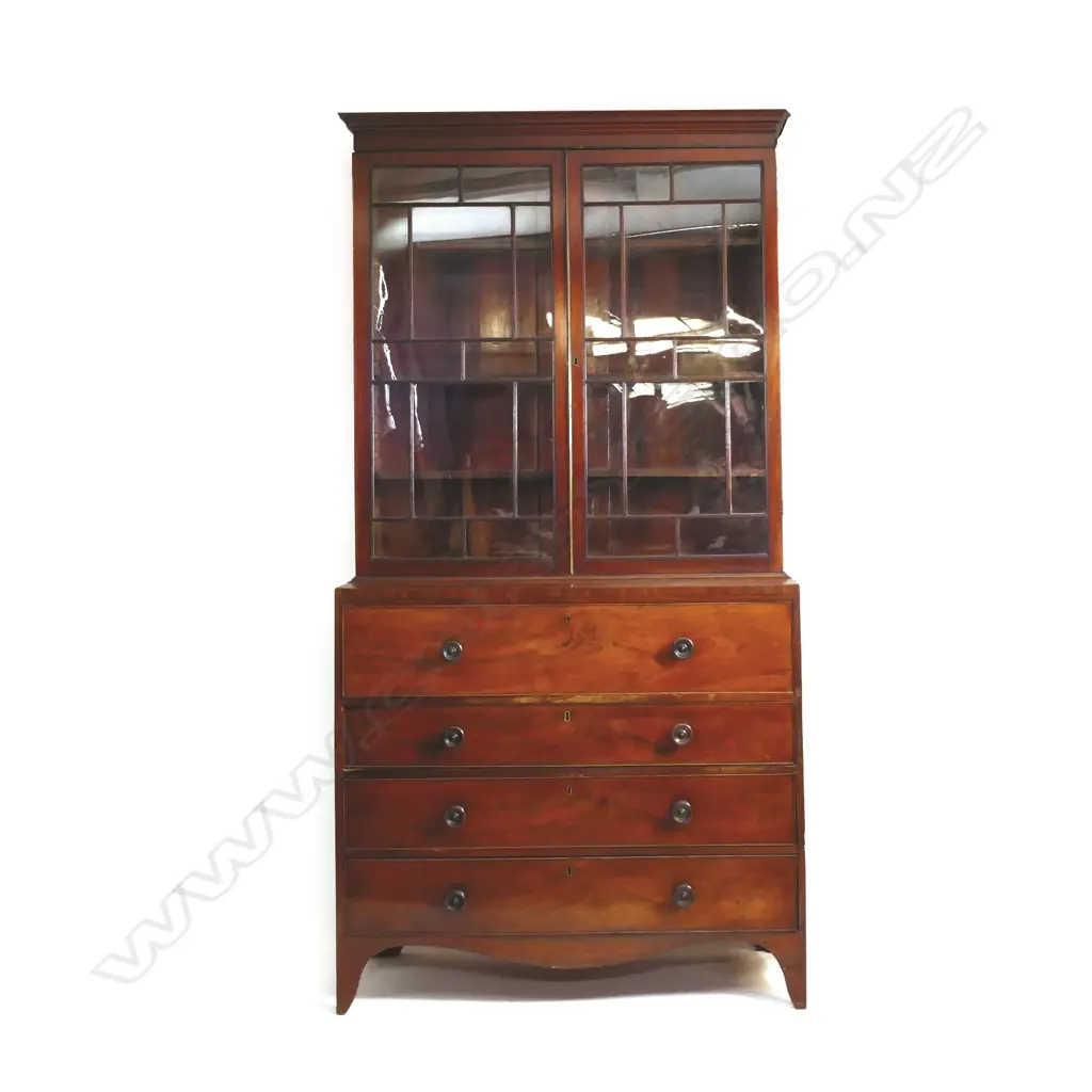 A Georgian mahogany bookcase secretaire Image 1++