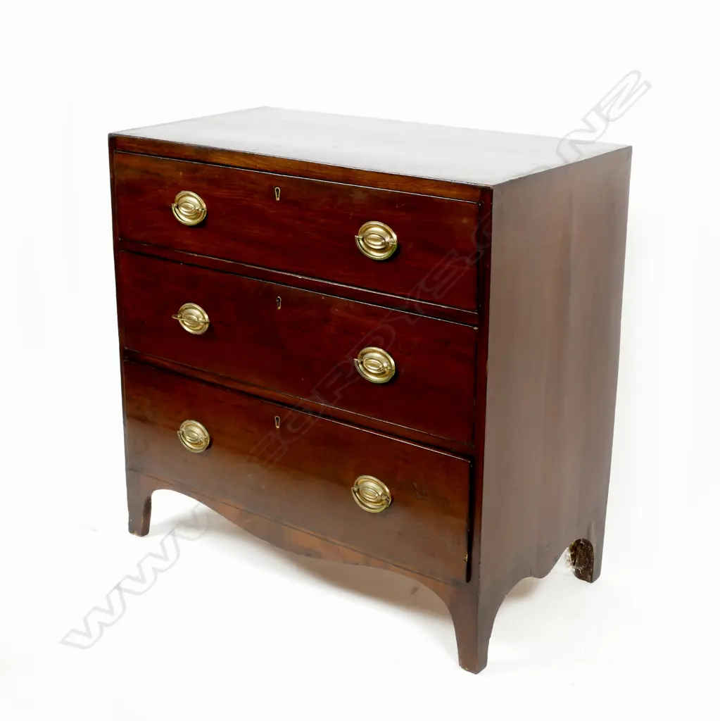A small Georgian mahogany chest of three graduated full width drawers Image 1++