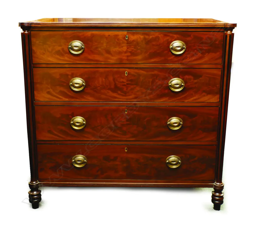 A good George III flame mahogany four drawer chest Image 1++
