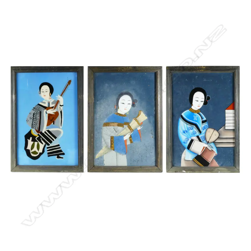 A set of three decorative Chinese reverse glass paintings Image 1++