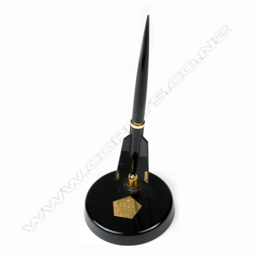 A rare 1961 Russian fountain pen and stand Image 1++