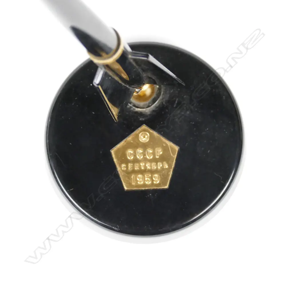 A rare 1961 Russian fountain pen and stand Image 1++