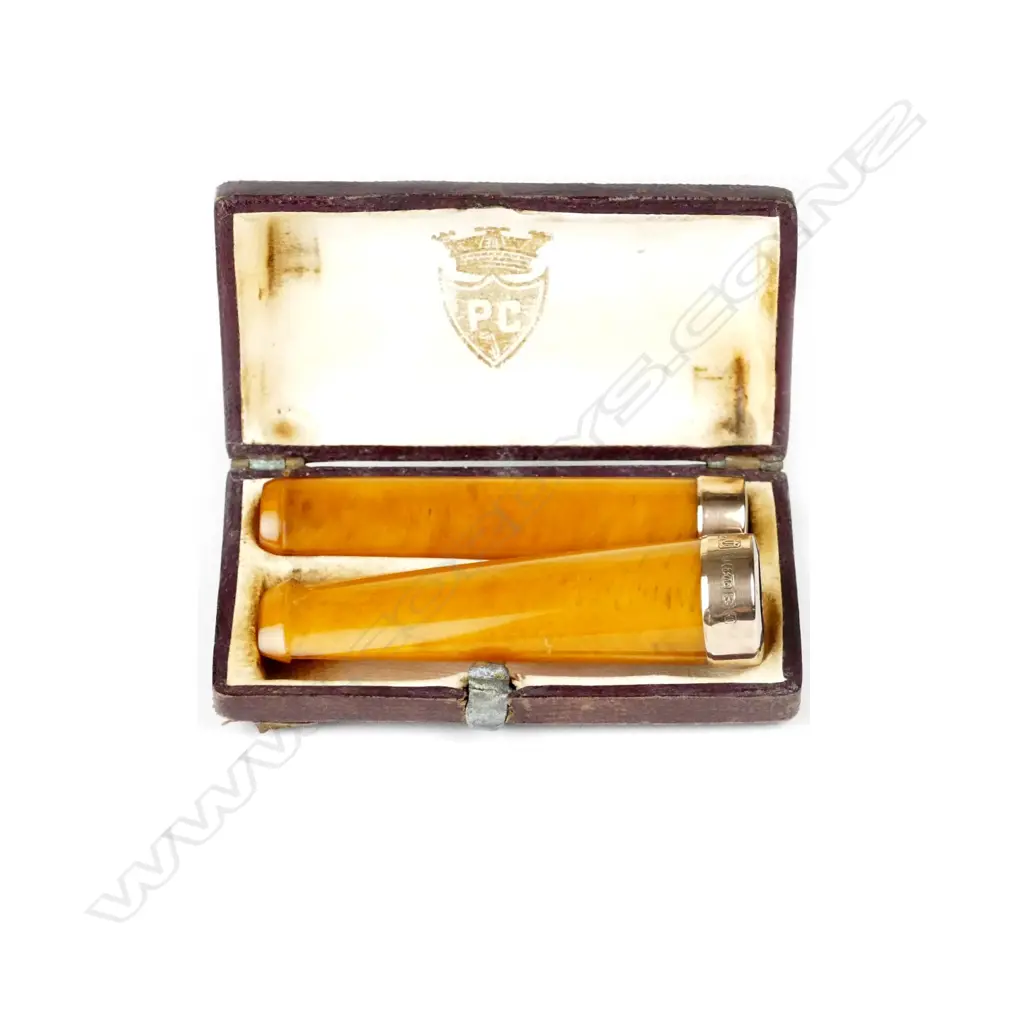 An amber and gold cigar holder Image 1++