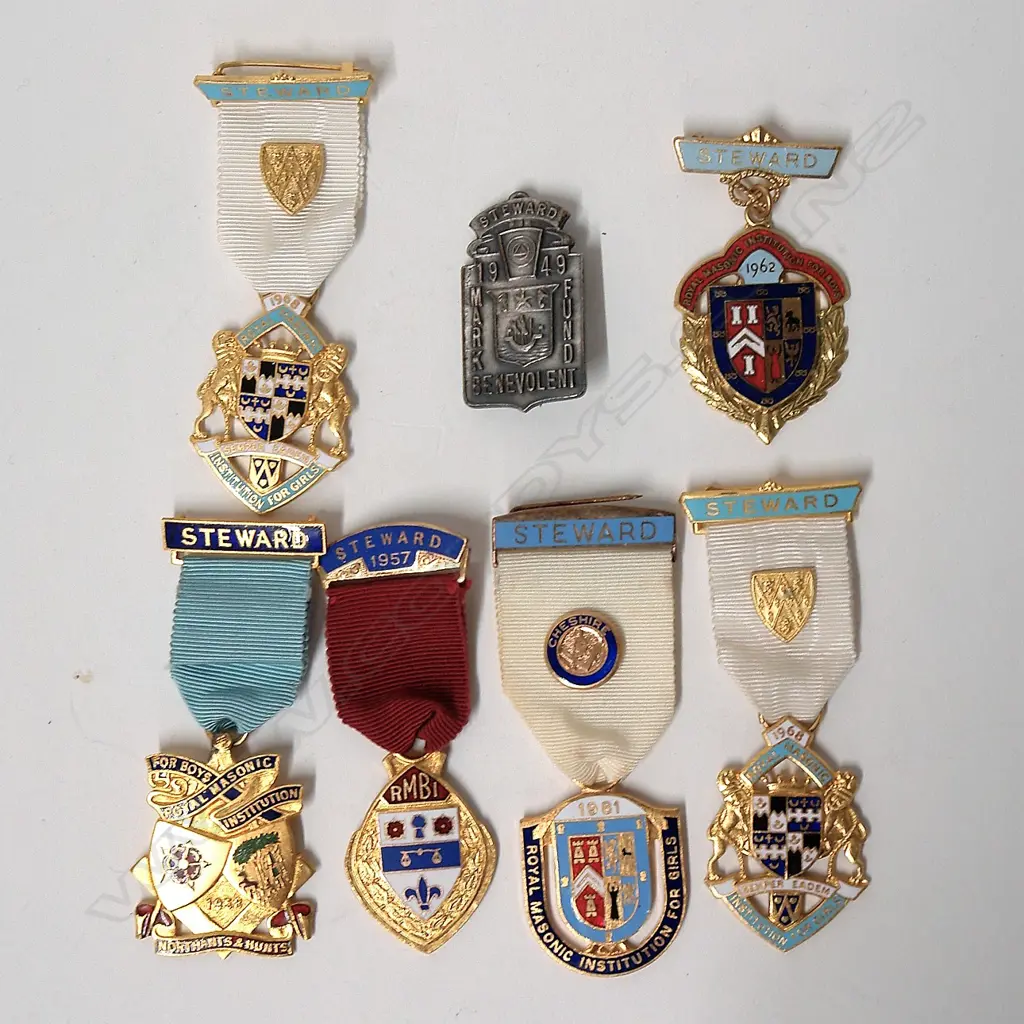 Seven vintage Masonic jewels Image 1++