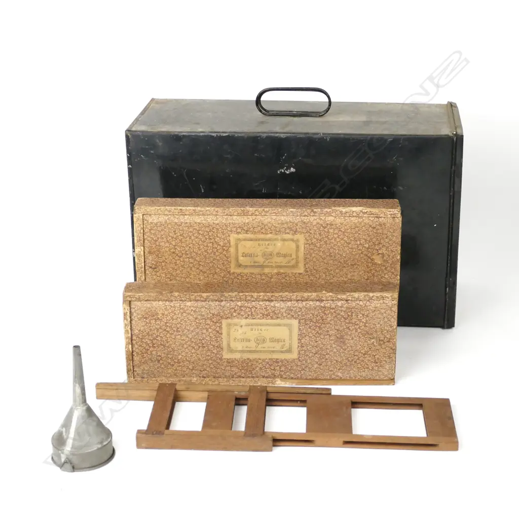 A Victorian magic lantern Image 1++