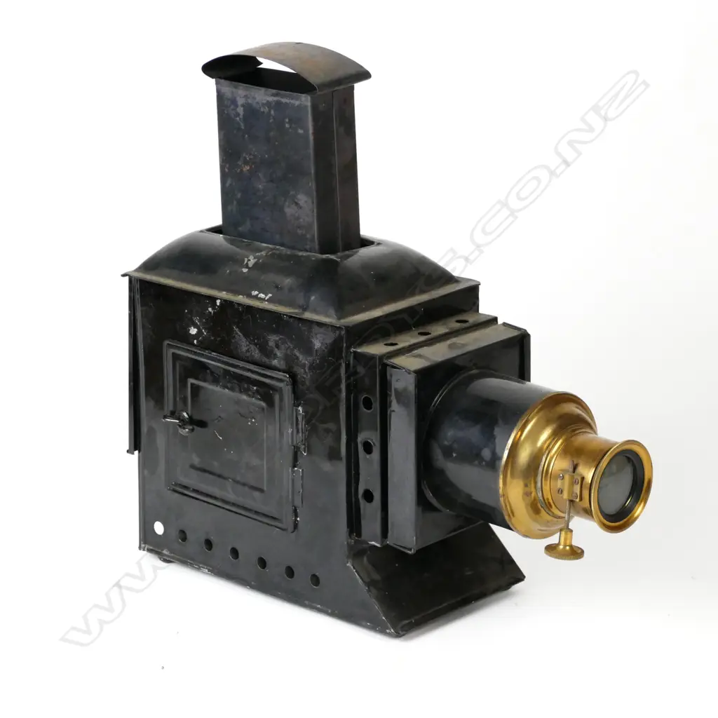 A Victorian magic lantern Image 1++
