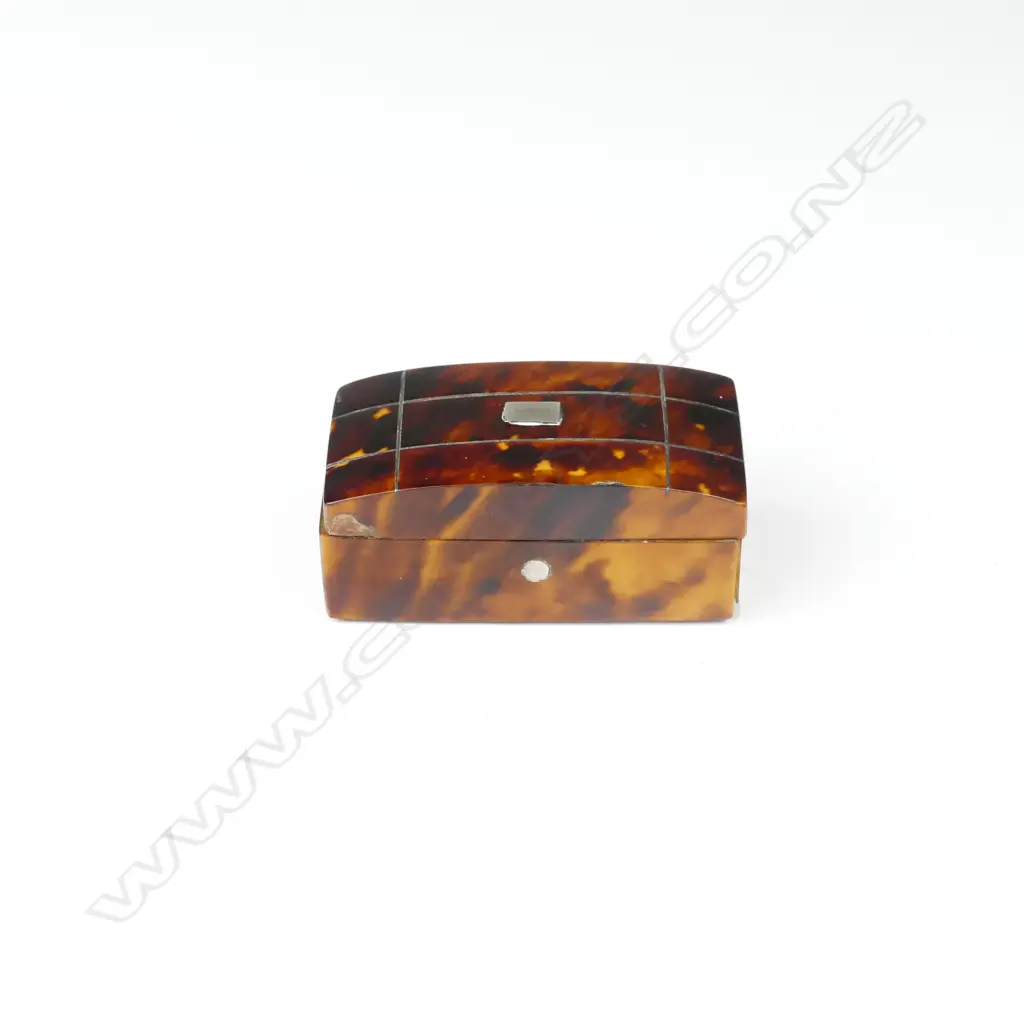 A Georgian tortoiseshell snuff box Image 1++