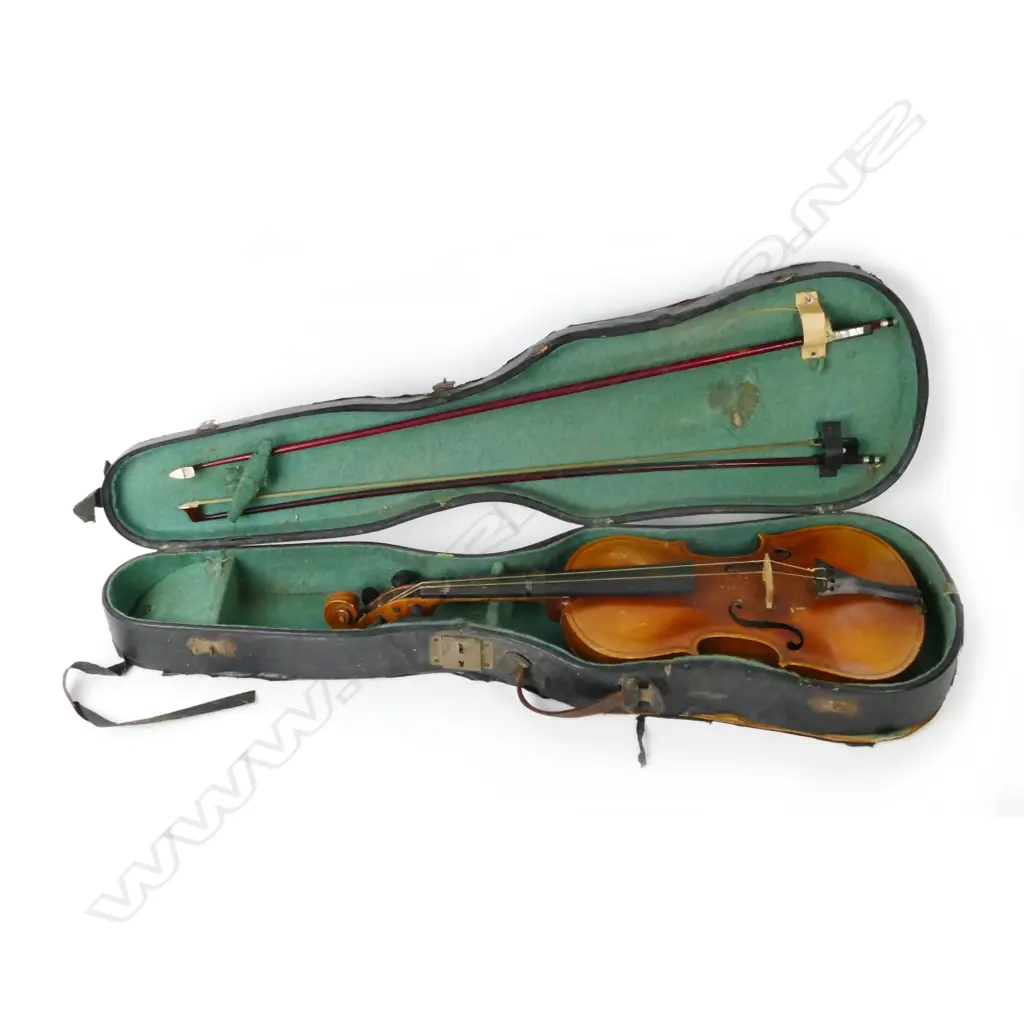 A small old violin Image 1++
