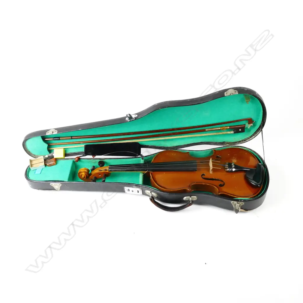 An old violin and bow Image 1++