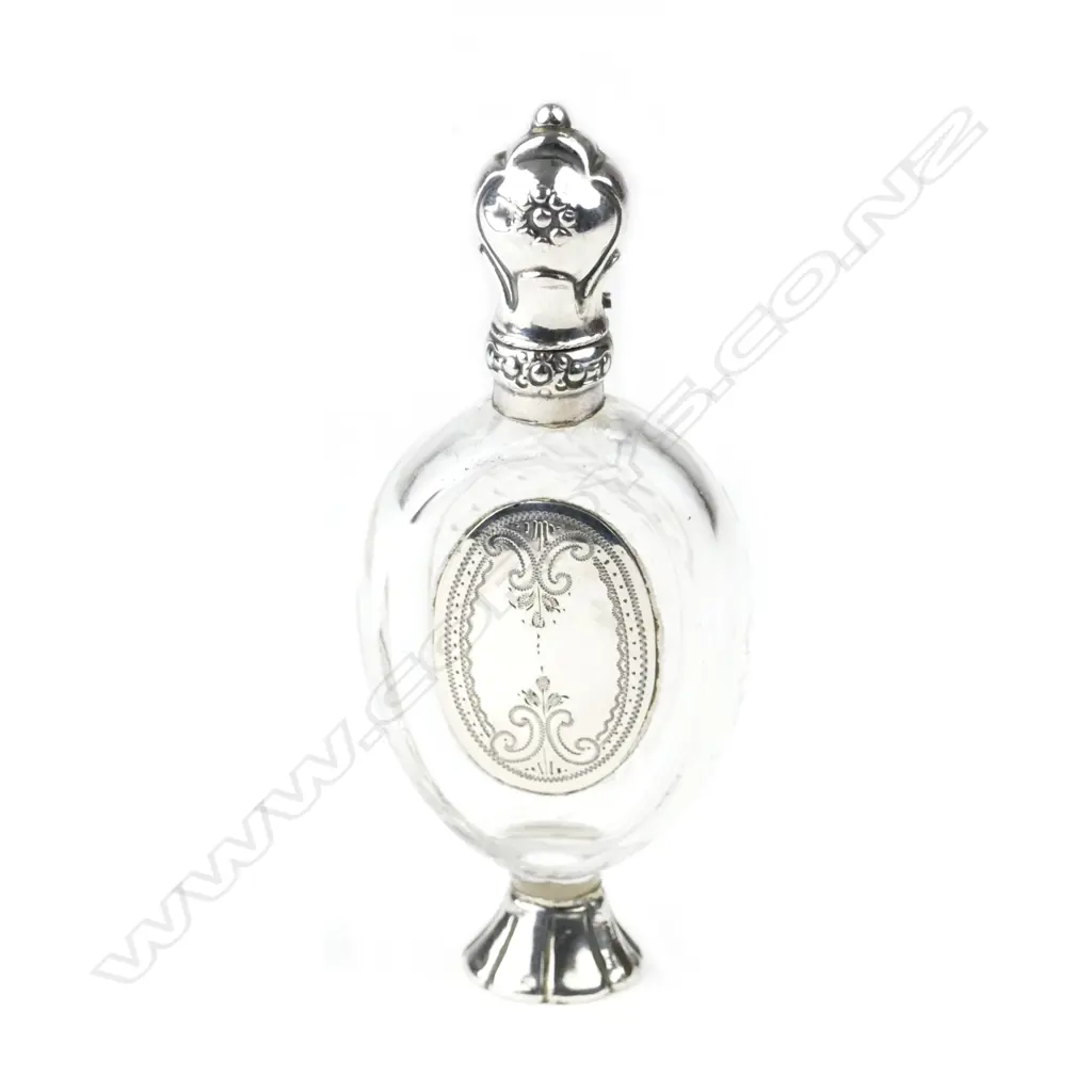 A Continental silver and glass scent bottle Image 1++