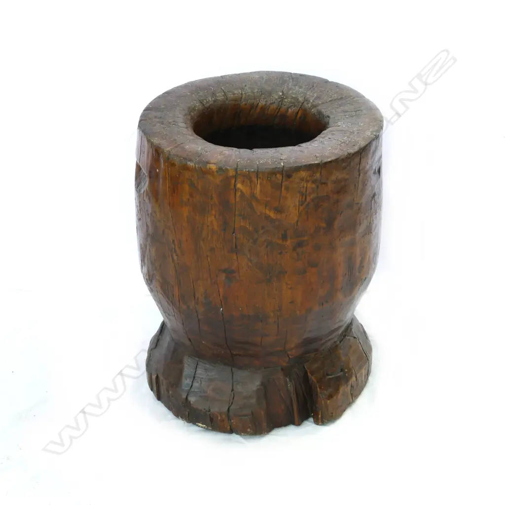 A large wooden grain pounding pot Image 1++