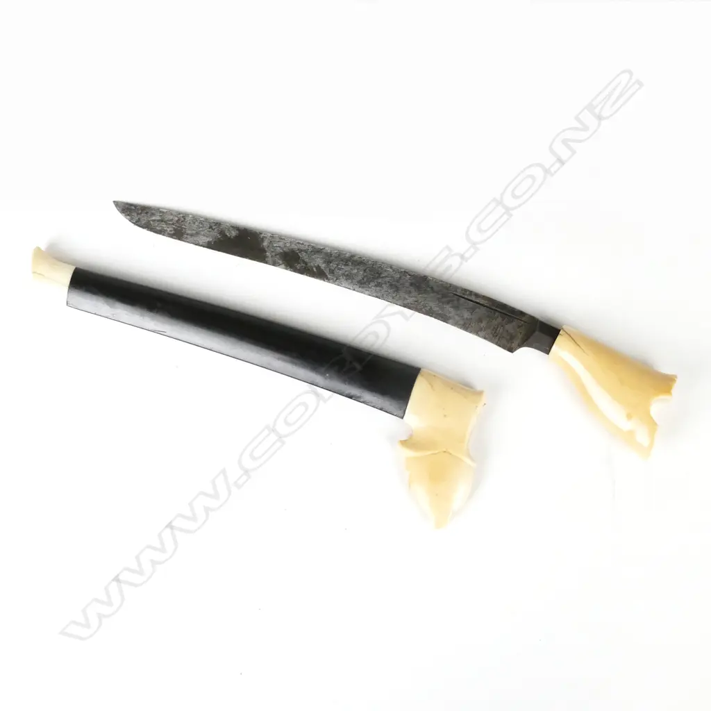 A small antique Indonesian knife/dagger Image 1++