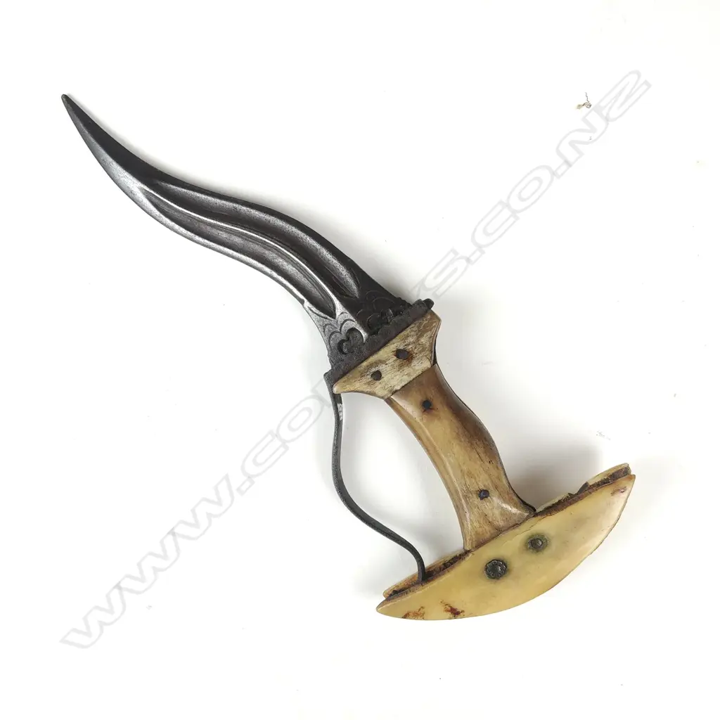 A c.1800 small South Indian Khanjarli dagger Image 1++