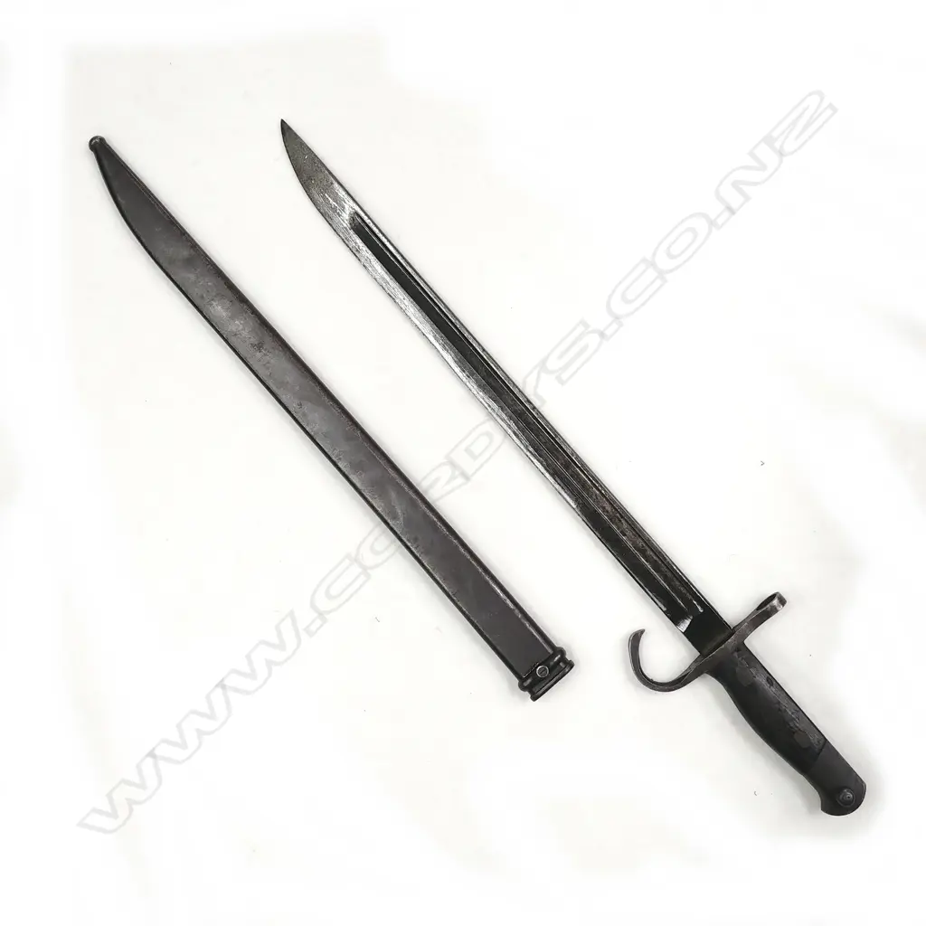 An early 20thC Japanese Type 30 1897 bayonet in scabbard Image 1++