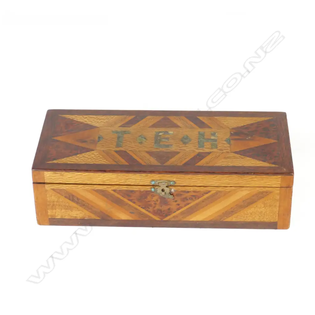A N.Z. colonial inlaid native timbers dressing table box Image 1++